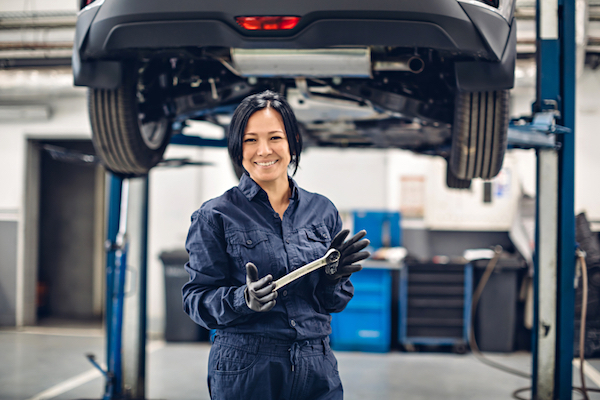 female auto mechanic for customer loyalty